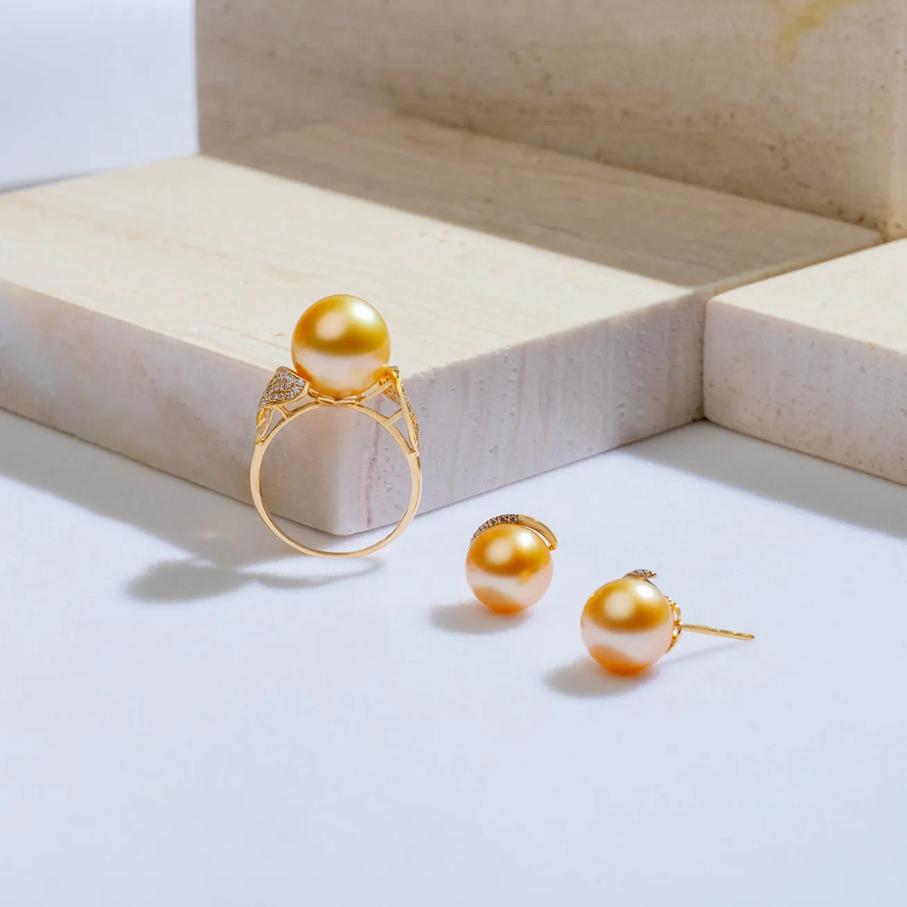 18K Solid Gold South Sea Pearl Earrings KE00032